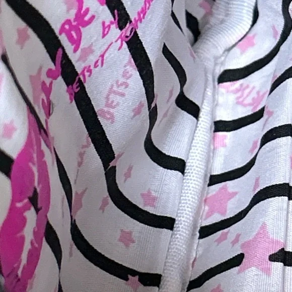 Betsey Johnson Black Quilted 'Luv' Wristlet Clutch Approx. 8 x 5 - Picture 11 of 12